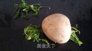 荠菜炖土豆条儿的做法步骤：1