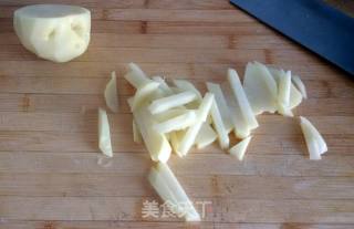 荠菜炖土豆条儿的做法步骤：2