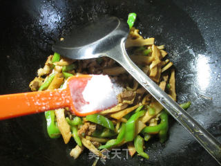尖椒五花肉炒水笋的做法步骤：7