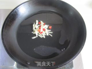 杏鲍菇炒水芹菜的做法步骤：2