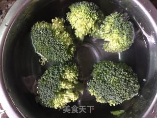 鲜虾排骨竹荪汤的做法步骤：7