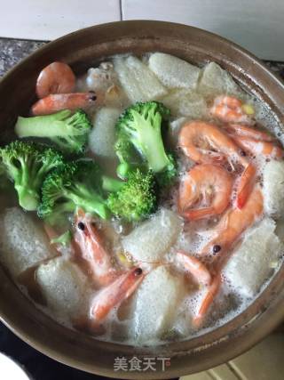 鲜虾排骨竹荪汤的做法步骤：9