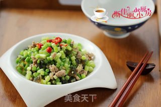 肉末皮蛋炒蒜薹的做法步骤：8
