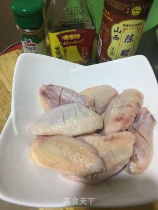 煎鸡翅的做法步骤：1