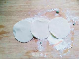 饺子皮版手抓饼的做法步骤：1