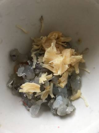 儿童鲜虾面（大人也可以哦）的做法步骤：2
