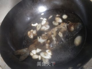 红烧鲤鱼的做法步骤：4