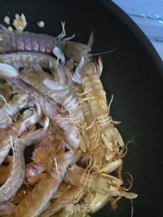 蒜香虾姑的做法步骤：1