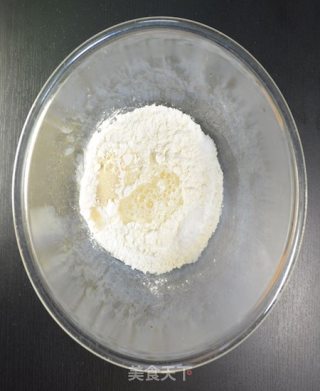CoCoLc 的私菜食谱经―意式罗勒番茄酱披萨【无油版】的做法步骤：2