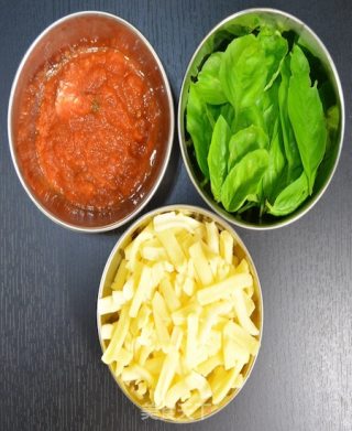 CoCoLc 的私菜食谱经―意式罗勒番茄酱披萨【无油版】的做法步骤：7