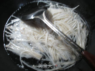 金针菇拌青瓜的做法步骤：2