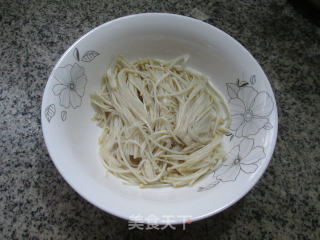 金针菇拌青瓜的做法步骤：3