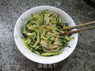 金针菇拌青瓜的做法步骤：10