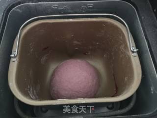 蛋黄豆沙蔓越莓包的做法步骤：2
