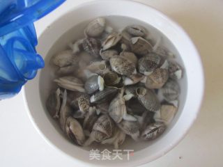 蛤蜊炒瓠瓜的做法步骤：1