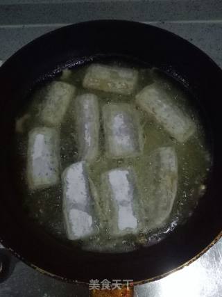 椒盐味炸带鱼的做法步骤：3