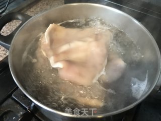 卤猪耳朵的做法步骤：2