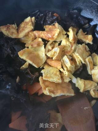 快手小炒～木耳炒蛋的做法步骤：5