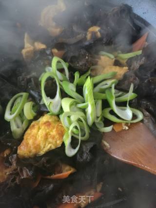 快手小炒～木耳炒蛋的做法步骤：6