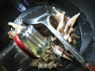 梅干菜烧鸡爪的做法步骤：6