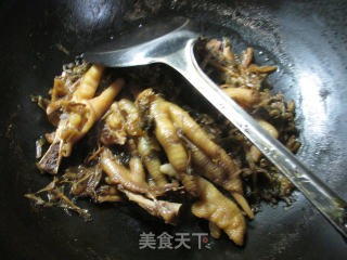 梅干菜烧鸡爪的做法步骤：11
