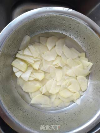 土豆片炒肉的做法步骤：1