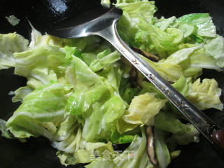 榨菜丝香菇炒牛心菜的做法步骤：3