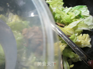 榨菜丝香菇炒牛心菜的做法步骤：4