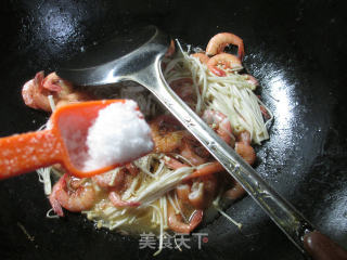 金针菇炒海虾的做法步骤：7