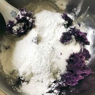 麻心紫薯饼的做法步骤：2