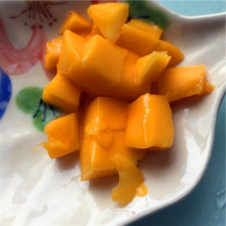 天气热了做一份苏州鸡头米芒果西米露，味道美哉美哉的做法步骤：2
