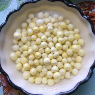 天气热了做一份苏州鸡头米芒果西米露，味道美哉美哉的做法步骤：3