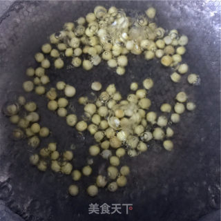 天气热了做一份苏州鸡头米芒果西米露，味道美哉美哉的做法步骤：4