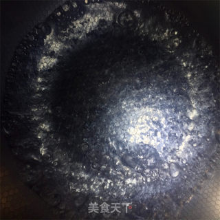 芦笋香肠炒苏州新鲜冰冻鸡头米，味道鲜美的做法步骤：4