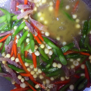 芦笋香肠炒苏州新鲜冰冻鸡头米，味道鲜美的做法步骤：10