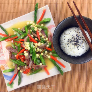 芦笋香肠炒苏州新鲜冰冻鸡头米，味道鲜美的做法步骤：13