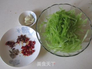 炝拌莴苣丝的做法步骤：1