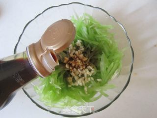 炝拌莴苣丝的做法步骤：4