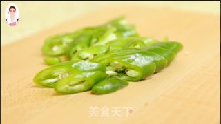即下酒又下饭的快手小菜青椒小鱼的做法步骤：3