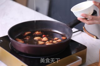 高级又容易做的草莓酱黑醋汁鸭胸肉的做法步骤：5