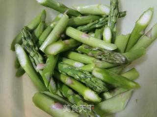 芦笋炒鸡蛋的做法步骤：5