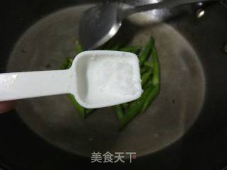 芦笋炒鸡蛋的做法步骤：8
