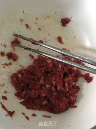 芹菜肉馄饨的做法步骤：1