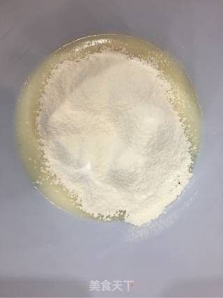 五彩抹茶水果蛋糕卷的做法步骤：2