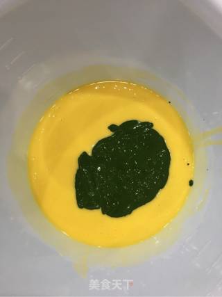 五彩抹茶水果蛋糕卷的做法步骤：6