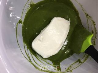 五彩抹茶水果蛋糕卷的做法步骤：8