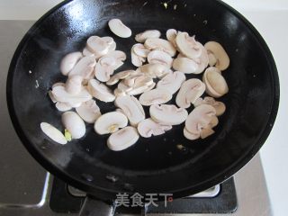 口蘑丝瓜炒鸡蛋的做法步骤：5