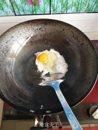 蛋炒饭的做法步骤：2
