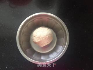 至尊培根虾仁披萨的做法步骤：2