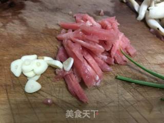 酸菜肉丝汤（开胃特效）的做法步骤：2